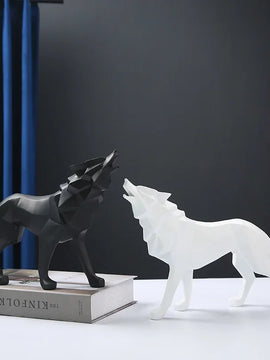 Nordic Geometric Wolf Statue – Modern Resin Animal Figurine for Home, Office & Living Room Decor