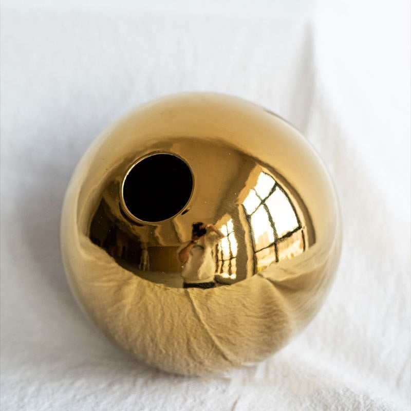 Electroplated Golden Ceramic Ball Vase With A Hint Of Modern Art For Home And Office Interior Decoration Or Can Be Presented As Gifts