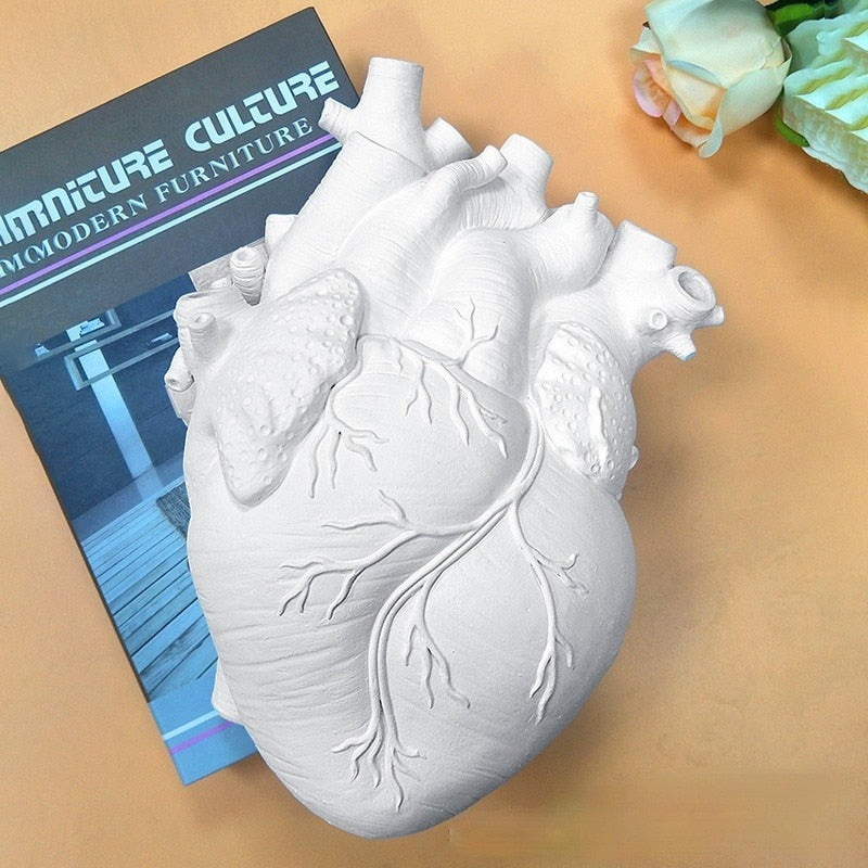 Heart Shape Resin Flower Vase For Desktop And Home Decoration