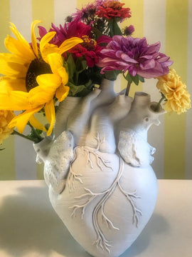 Heart Shape Resin Flower Vase For Desktop And Home Decoration