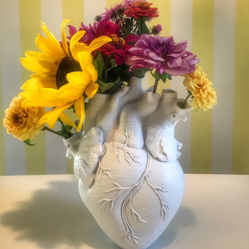 Heart Shape Resin Flower Vase For Desktop And Home Decoration