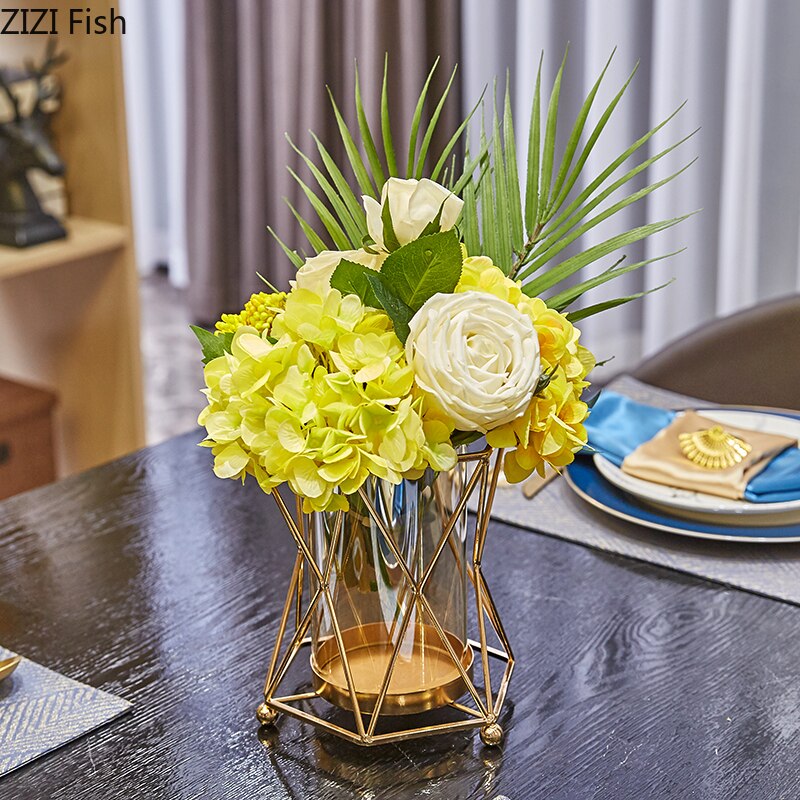 Golden Metal Vase For Floral Arrangement For Desk Decoration And Modern Luxurious Home Decor